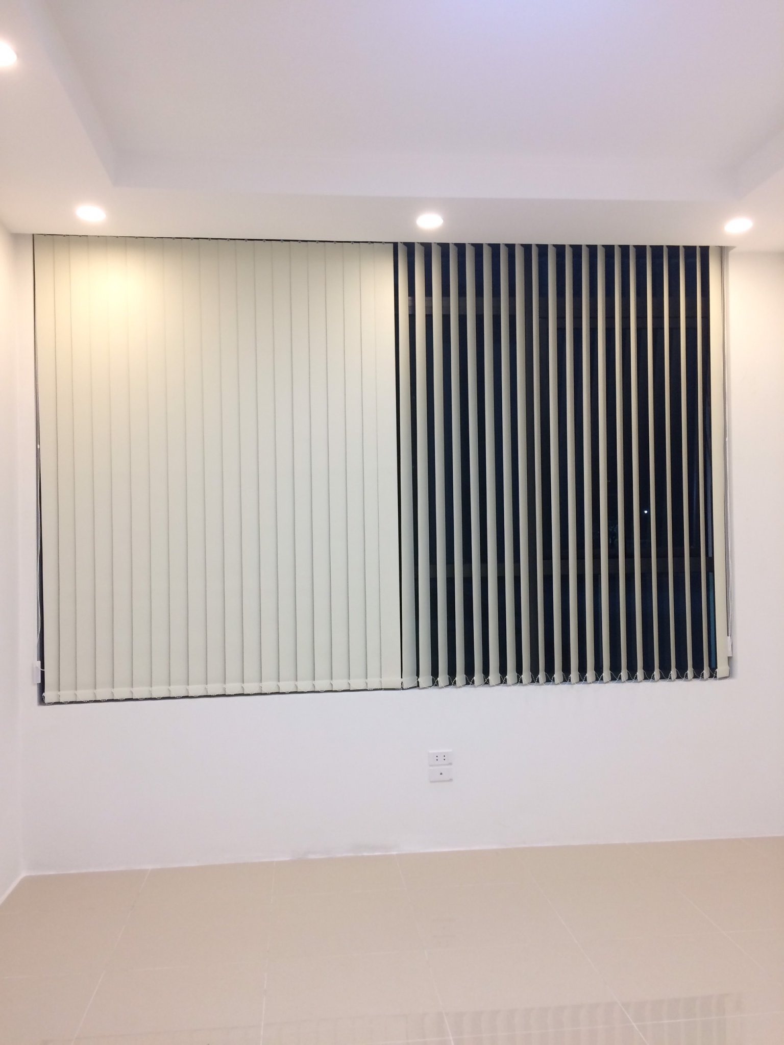 Rèm Cuốn Lá Dọc EU Blinds (Mã E01-06)